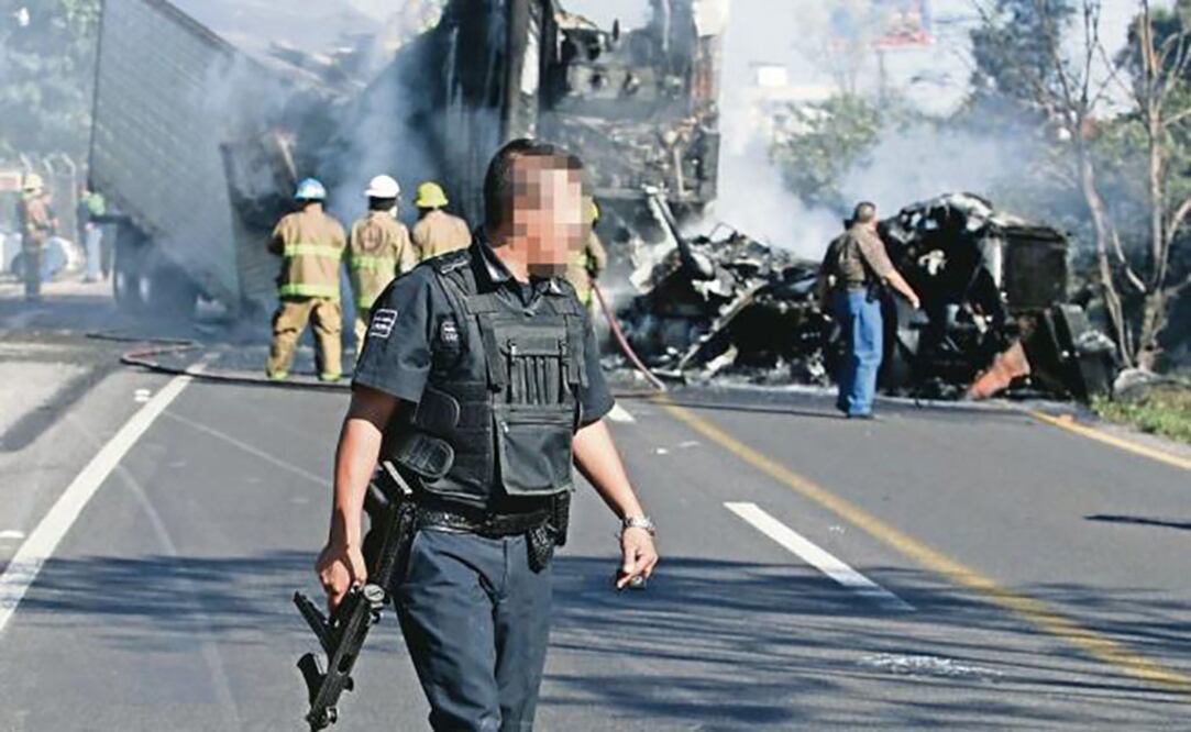 Pistoleros del Cártel Jalisco Nueva Generación (CJNG ) incendiaron vehículos en el sur de Guadalajara, Puerto Vallarta y otras ciudades de ese estado, como parte de un narcobloqueo en agosto de 2012. (FOTOS: ARCHIVO EL UNIVERSAL)