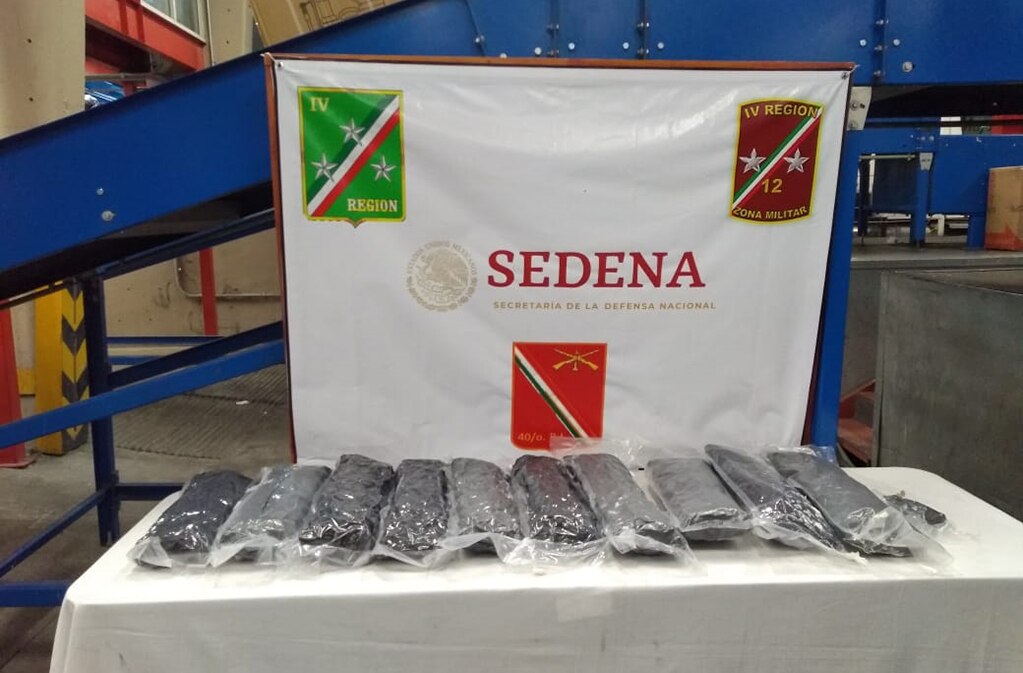 Aseguran once kilos de marihuana en aeropuerto de SLP 