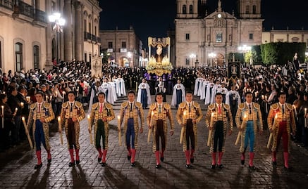 ¿Cuál es la relación entre la Procesión del Silencio y las corridas de toros?