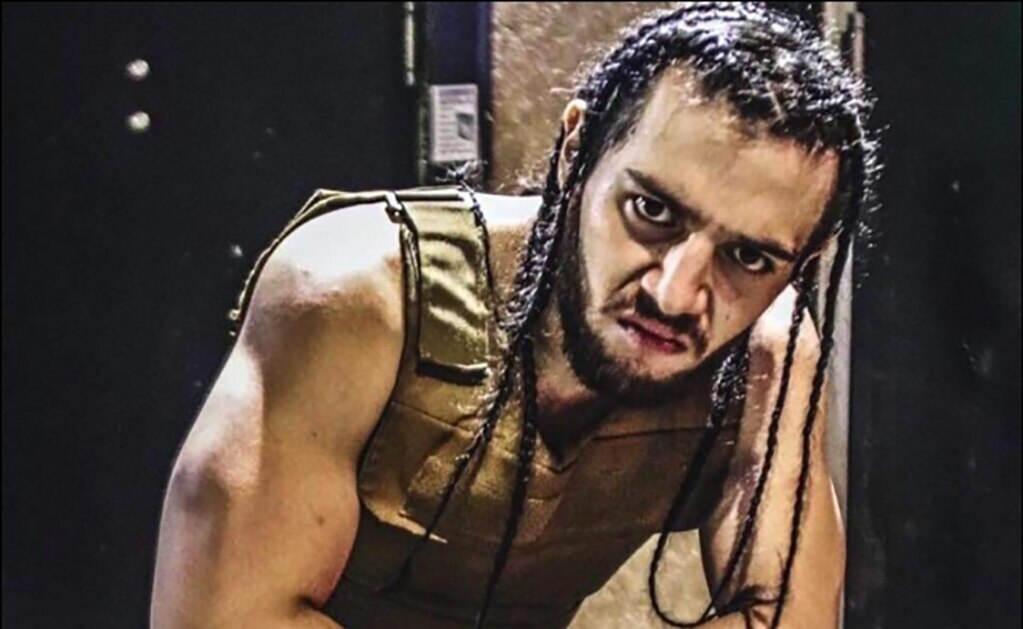 Camión atropella a luchador y lo mata