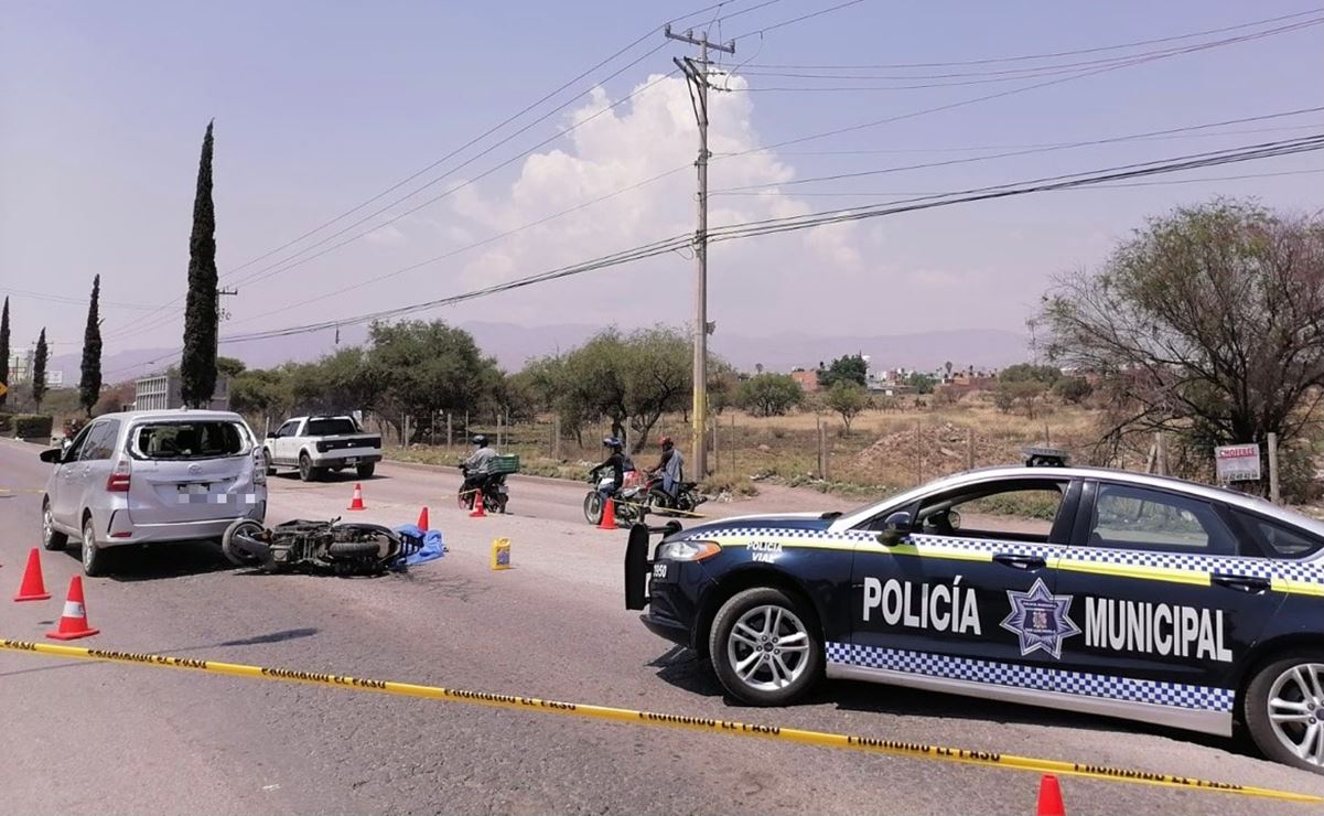 Muere motociclista al chocar contra camioneta en Periférico Oriente