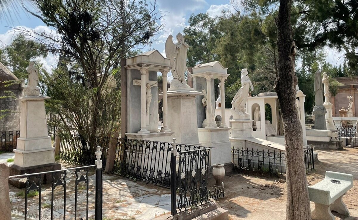 Clases sociales en el panteón El Saucito de SLP. Foto: Humberto Torres