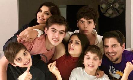 Ana Bárbara se va de fiesta con galán que no es su novio