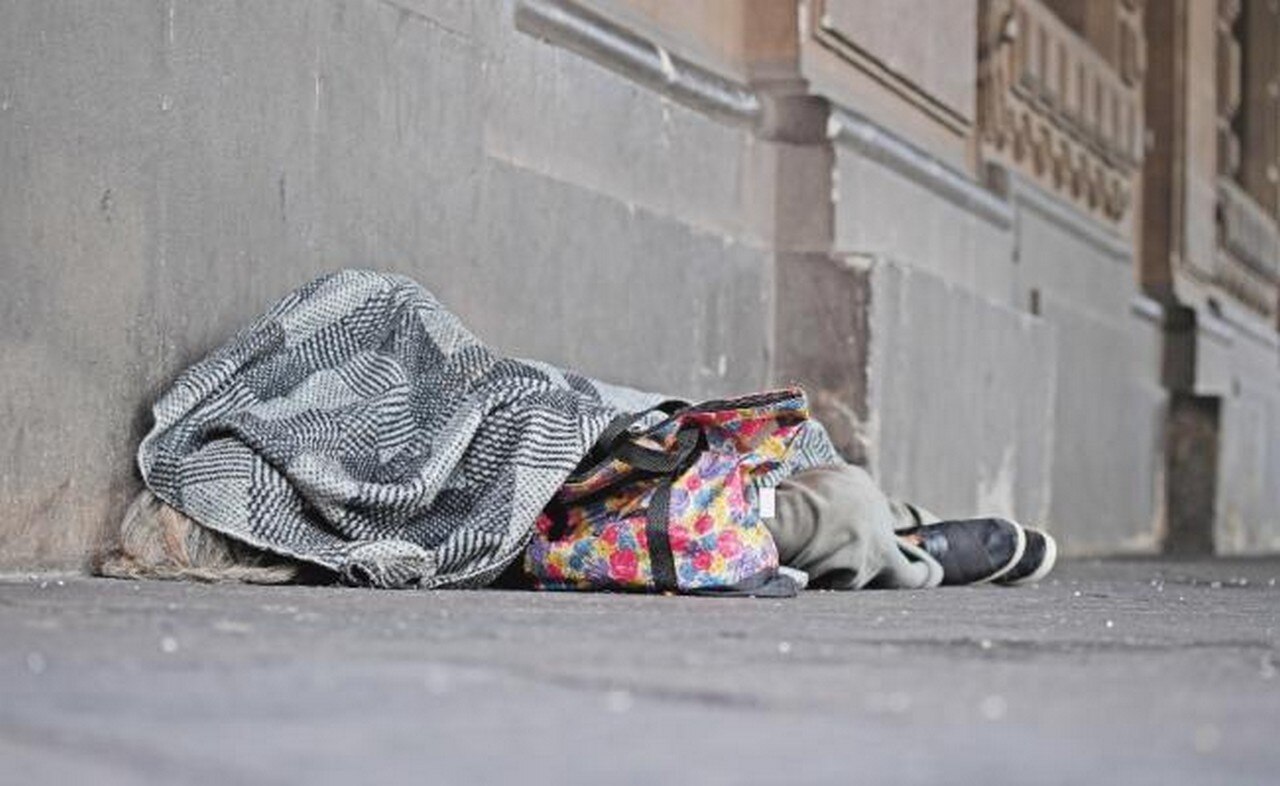 Le prenden fuego a indigente mientras dormía en calles de Tepito