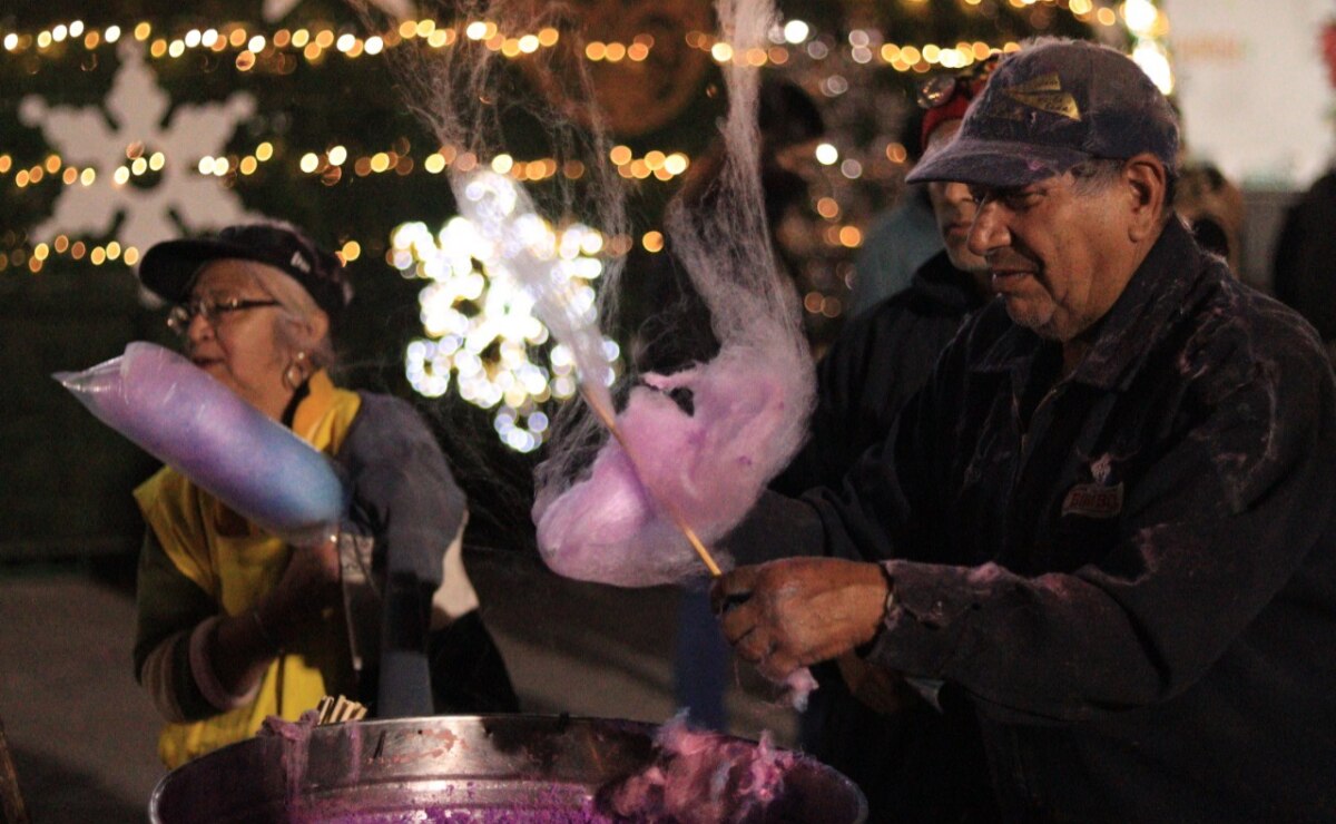 Matrimonio potosino endulza fin de año con su famoso algodón de azúcar; llevan 50 años en el negocio