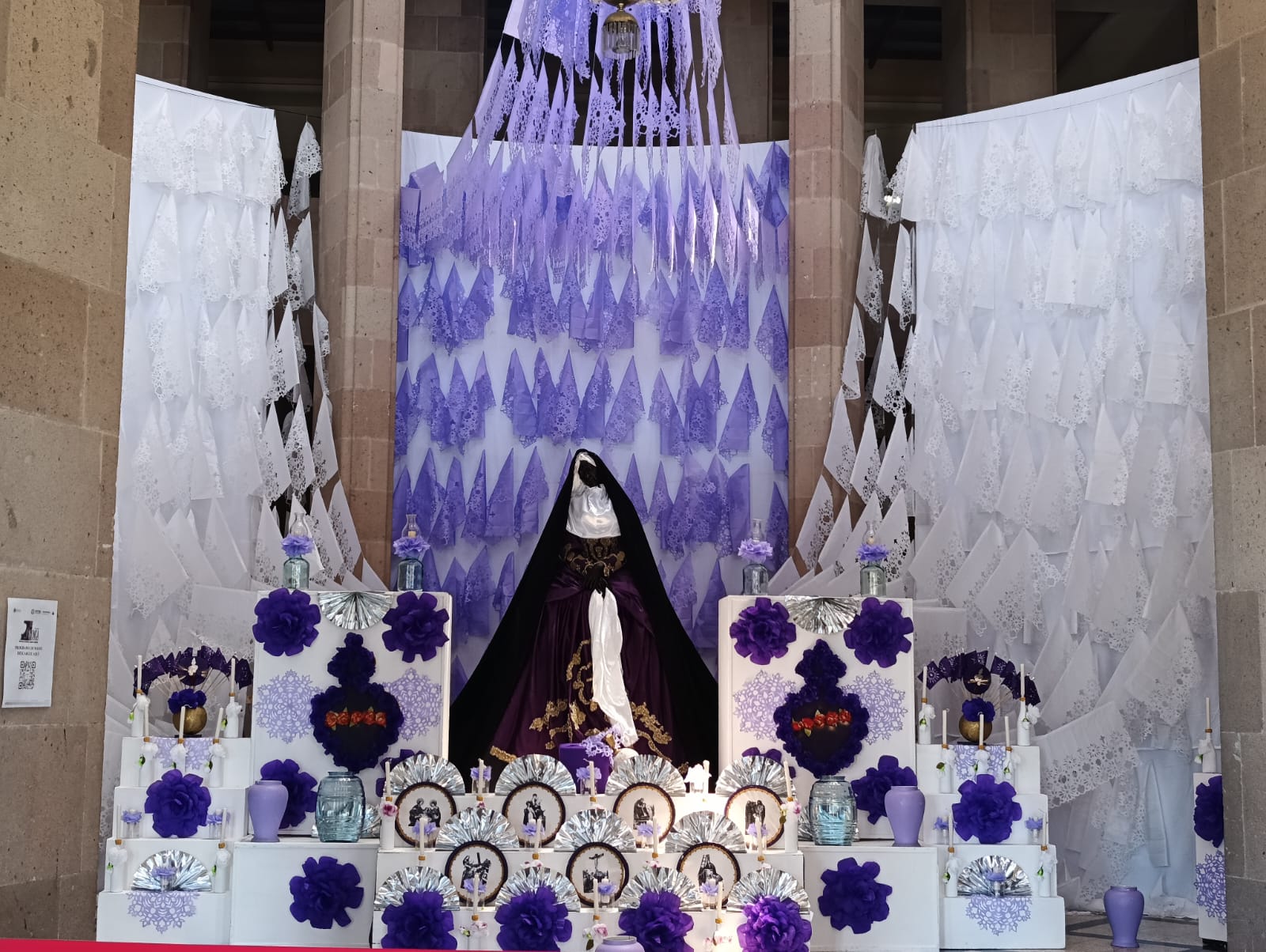 Altar de Dolores en el Teatro de la Paz en SLP