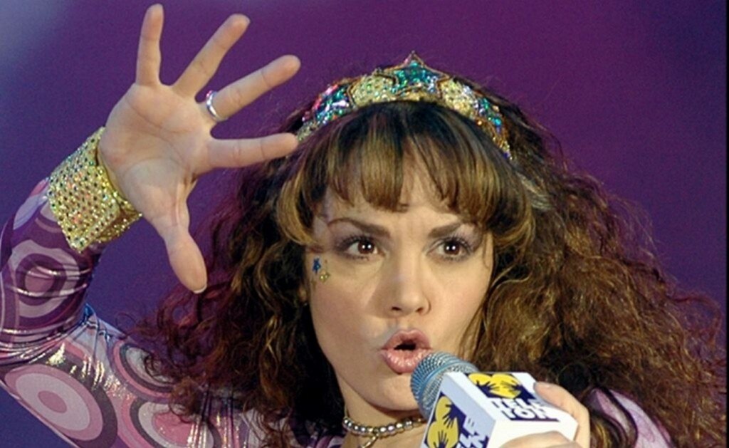  Tatiana se luce en traje de baño a los 50 años