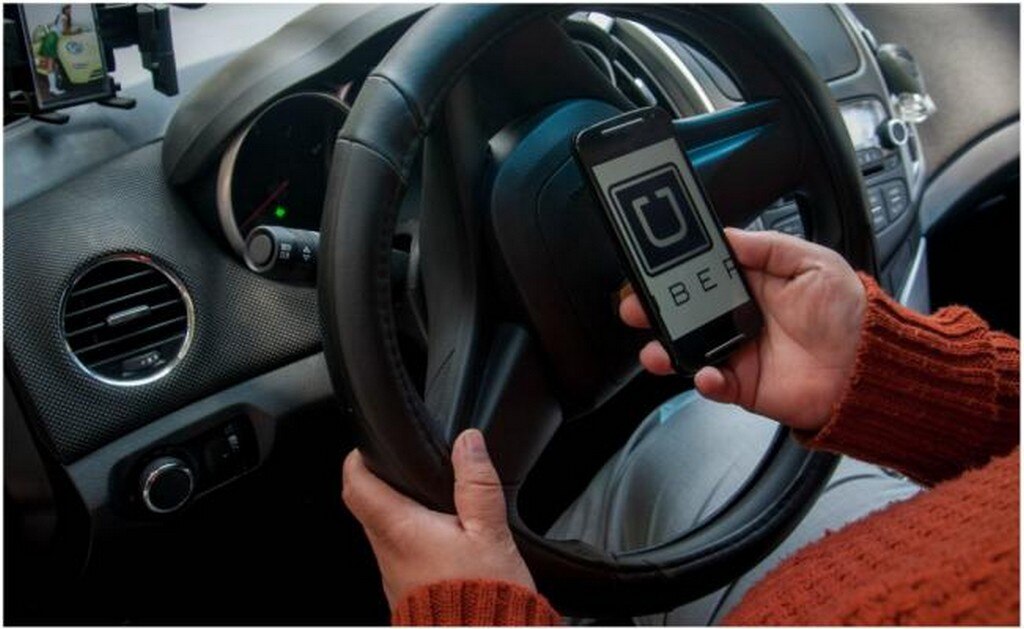 La política de Uber en EU es cobrar 80 dólares si un pasajero vomita o derrama una bebida en los asientos o en cualquier superficie difícil de limpiar