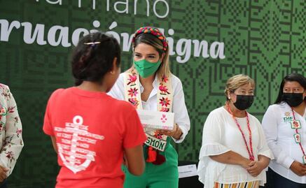 Potosinas de zonas marginadas de la Huasteca reciben kits menstruales