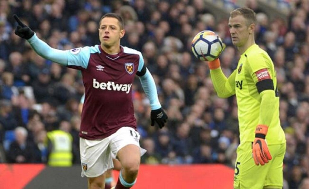 Twitter (@WestHamUtd) el mexicano Javier Hernández durante un juego de la Premier League entre el West Ham United y el Chelsea