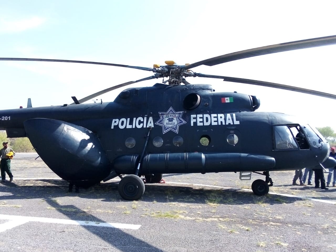 Helicóptero de Policía Federal refuerza combate al incendio en Sierra San Miguelito