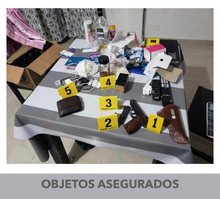 Agentes catean casa en Ciudad Valles; aseguran una camioneta, droga y un arma