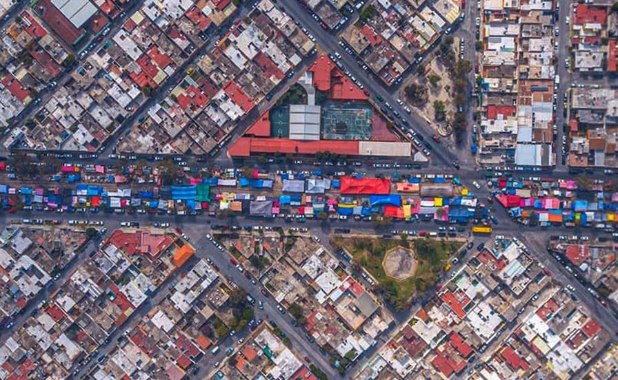 VIDEO: Así se ve desde las alturas el tianguis de Las Vías, el más grande de SLP