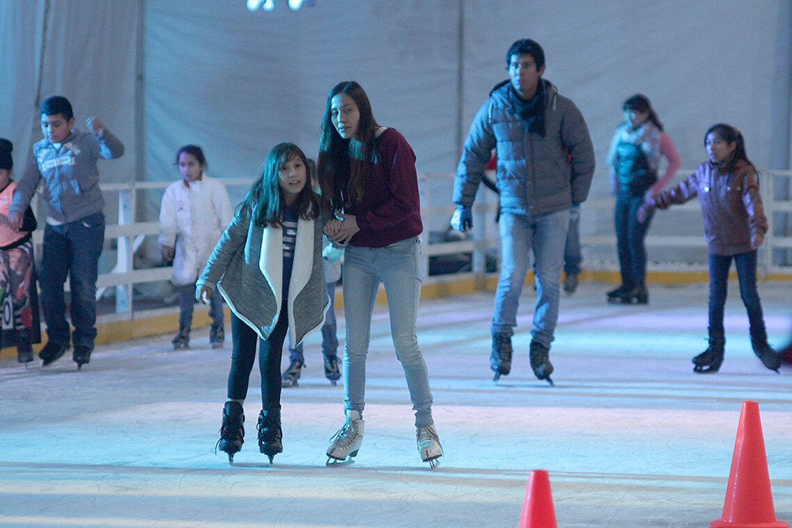 Festejan en CD Valles con pista de hielo