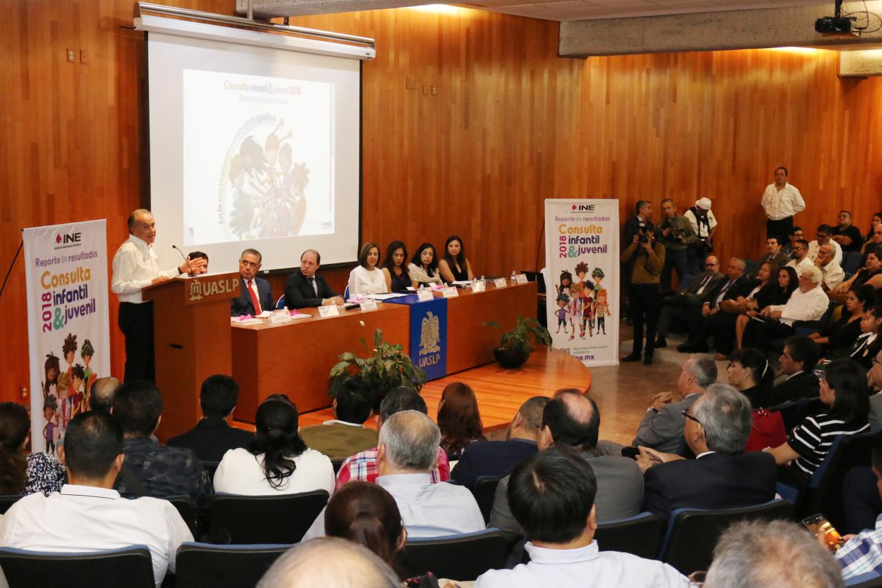 SLP recibe resultados de la Consulta Infantil y Juvenil 2018, del INE.