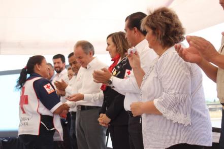 Colocan primera piedra del nuevo complejo de Cruz Roja
