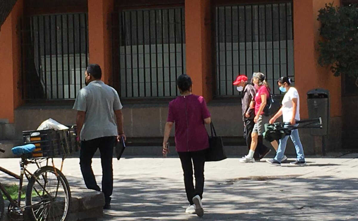 Fallecen en SLP cuatro adultos de más de 40 años por Covid; reportan la cifra más baja de muertes e intubaciones