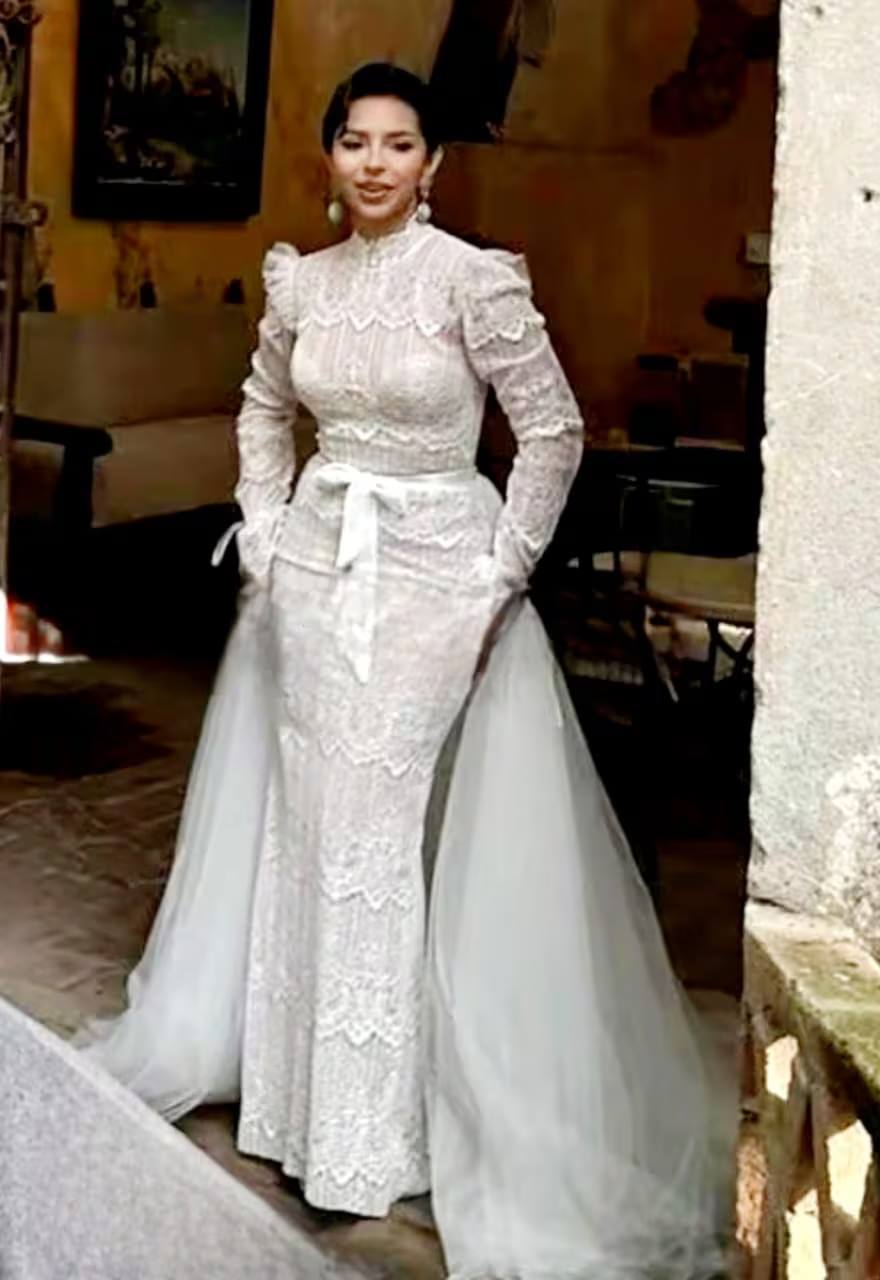 El vestido de Ángela, de encaje, es de corte tipo de sirena y vintage. Foto: Especial