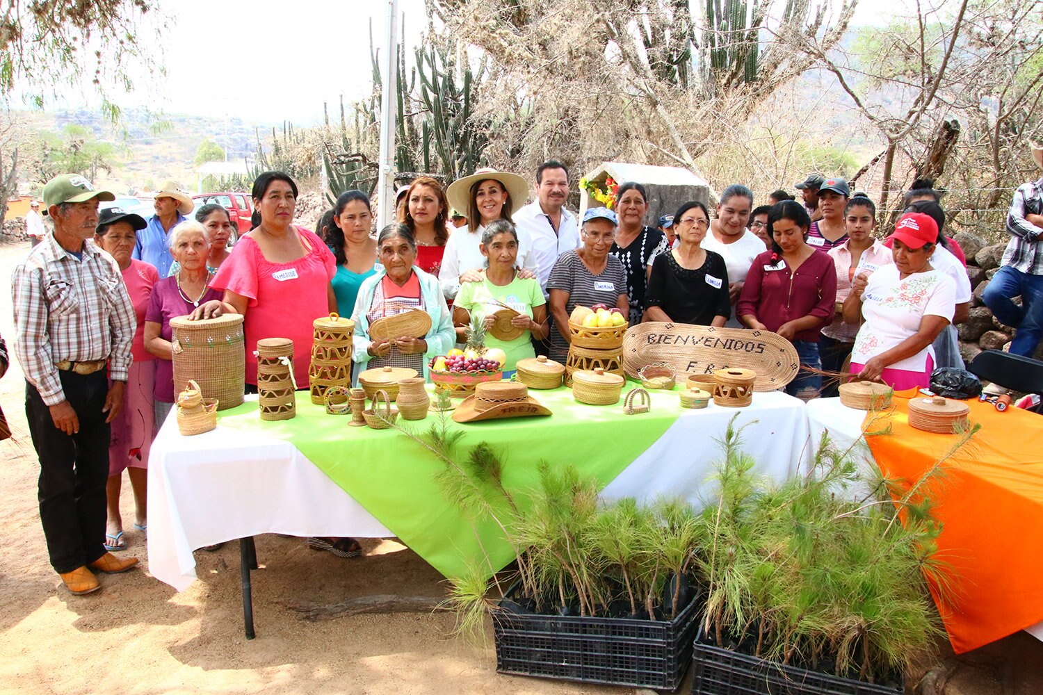 Entregan apoyos a artesanas de Tierra Nueva 