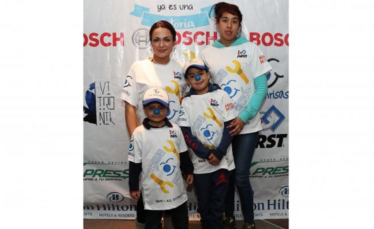 Reconocen a niños potosinos con cáncer en concurso de robótica