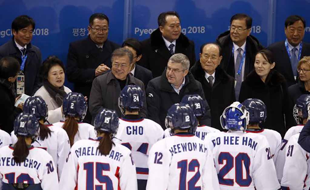 Dirigentes de Corea del Norte y Sur, muestran unión en PyeongChang 2018