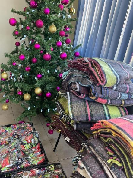 Empresas de zona industrial se suman a “San Luis Sin Frío”; niños reciben cobertores, dulces y más