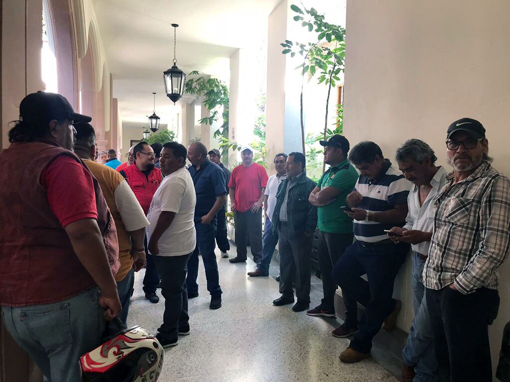 Taxistas presentan solicitud de juicio político contra Ramiro Robledo