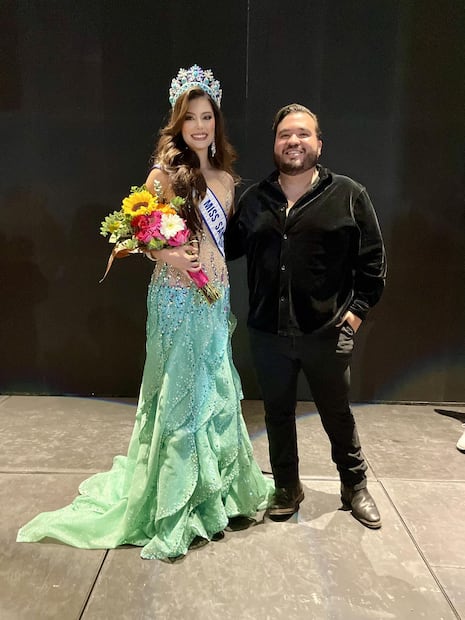 La nueva Miss San Luis Potosí 2026, Ximena Cabrera, junto al Beauty Coach Gustavo Guía. Foto: FB@Gustavo Guía.