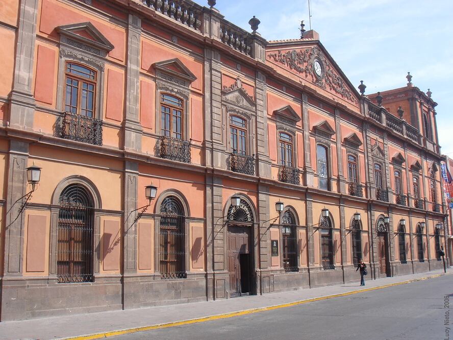 Denuncia colectivo posible interferencia política en la UASLP