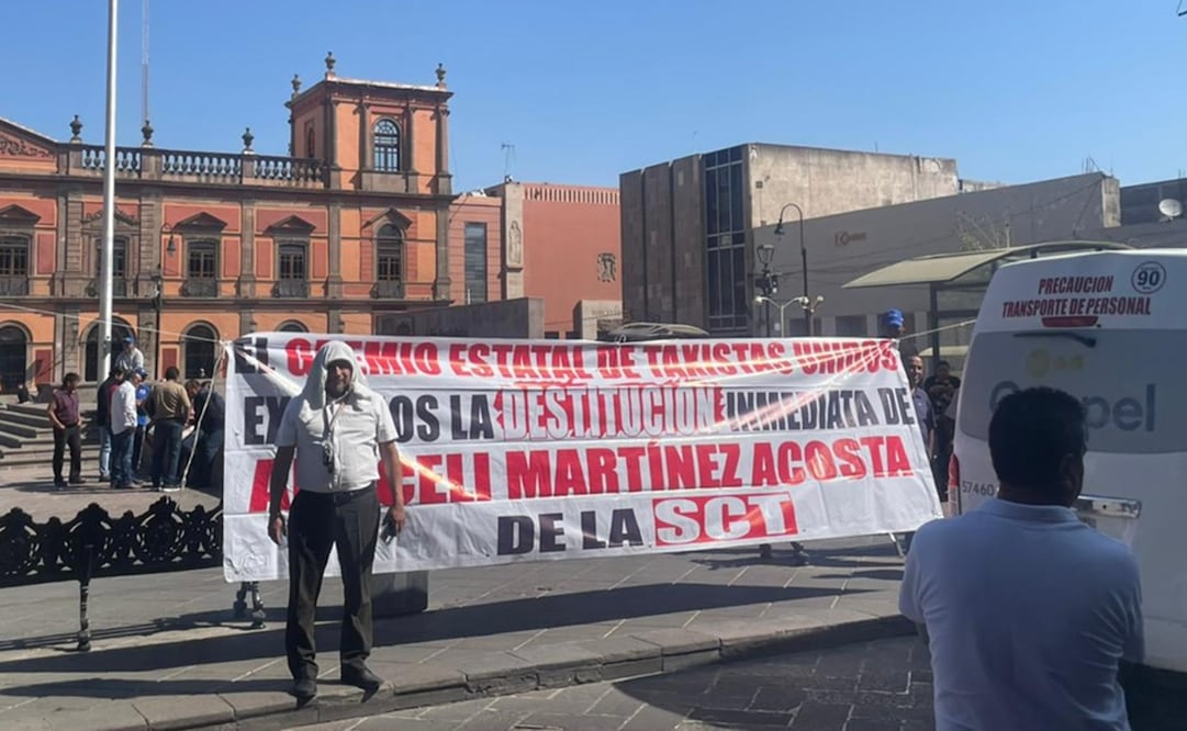 Los taxistas protagonizaron riñas con operadores de plataformas en la capital de SLP. Foto: Humberto Torres
