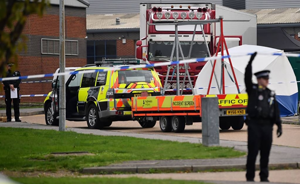 Policía inglesa encuentra camión con 39 cadáveres; hay un detenido