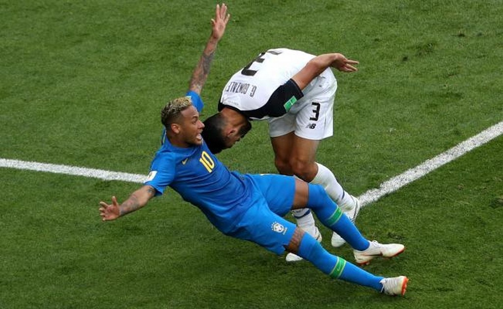  Bar ofrece shots gratis por cada caída de Neymar