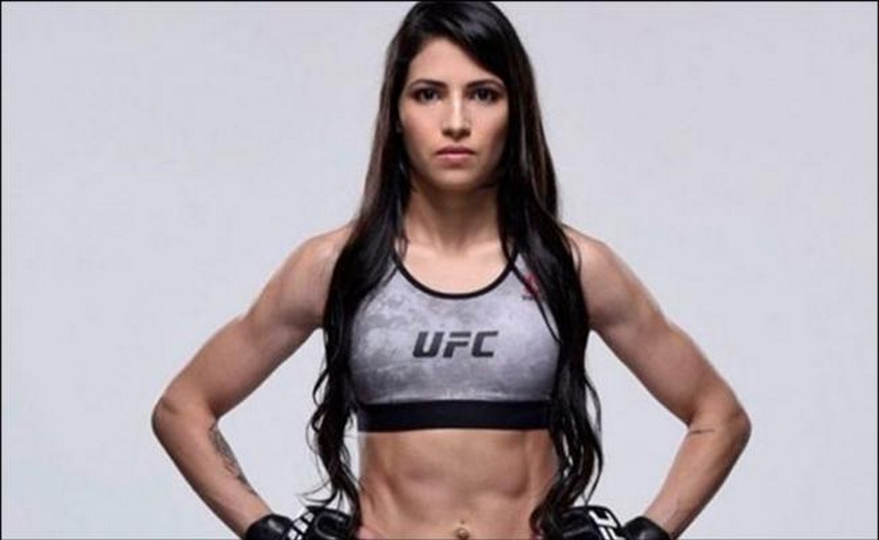 Peleadora de UFC se defiende de asaltante y le da golpiza