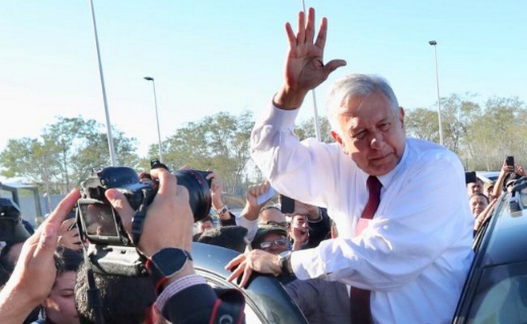 Camioneta con armamento que sólo el Ejército puede tener ronda evento de AMLO