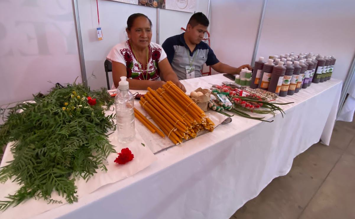 Limpias y remedios. Curanderos de la Huasteca ofrecen medicina ancestral en la Fenapo