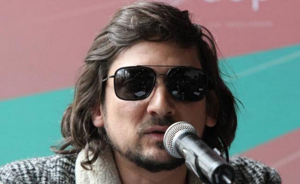 "Vota por el amor", pide León Larregui