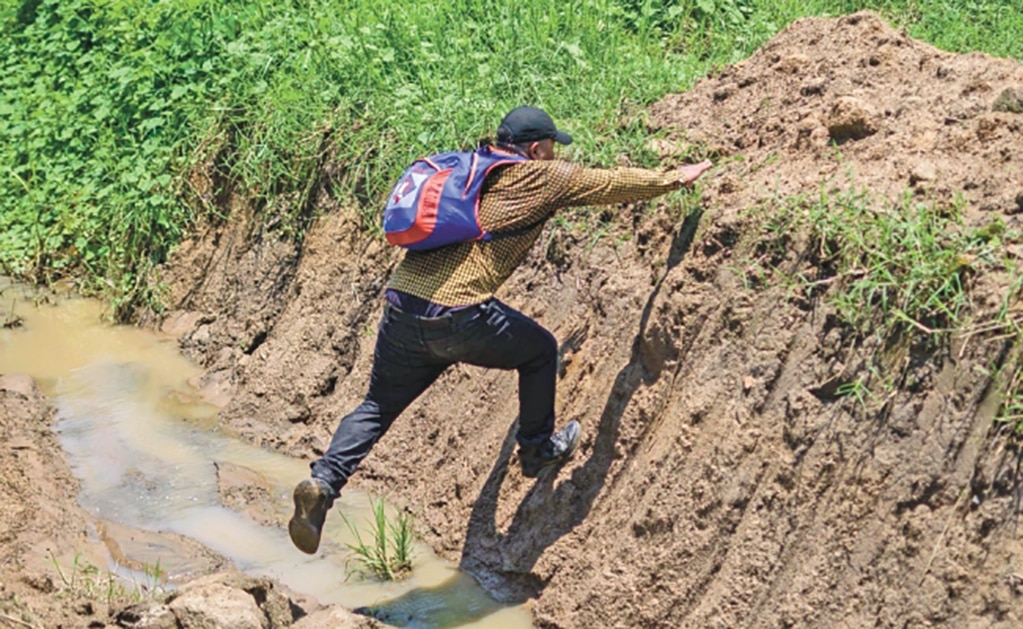 Buscan migrantes nuevos caminos para entrar al país