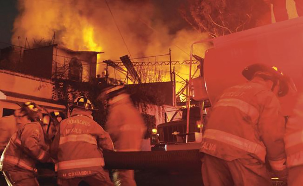 Objetivo. El robot bombero creado por estudiantes del IPN podrá llegar a lugares altamente tóxicos, por ejemplo, fábricas de químicos. (ARCHIVO EL UNIVERSAL)