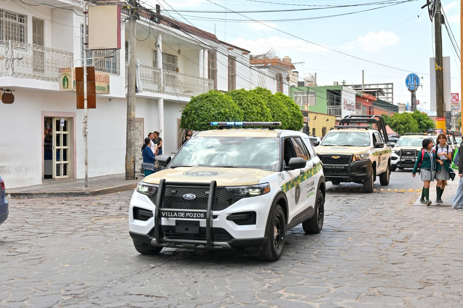 Entrega Ricardo Gallardo patrullas y equipo táctico para la seguridad de Villa de Pozos 
