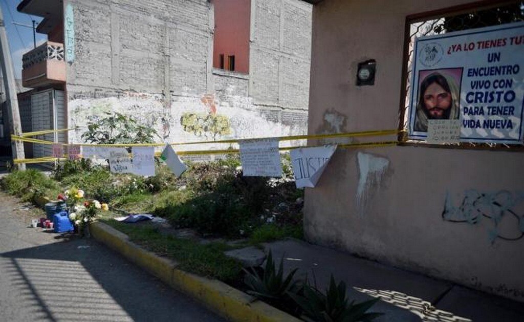 Familiares de víctimas arriban a audiencia de pareja feminicida de Ecatepec