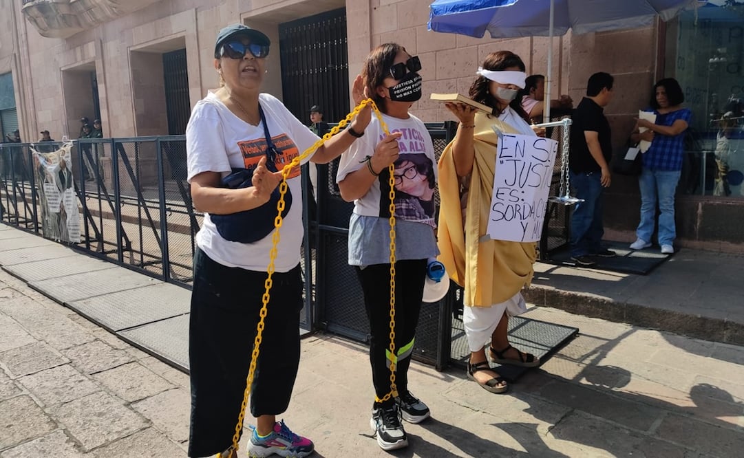 Los manifestantes acusan que desde hace meses no son atendidas sus denuncias en Derechos Humanos. Foto: EL UNIVERSAL
