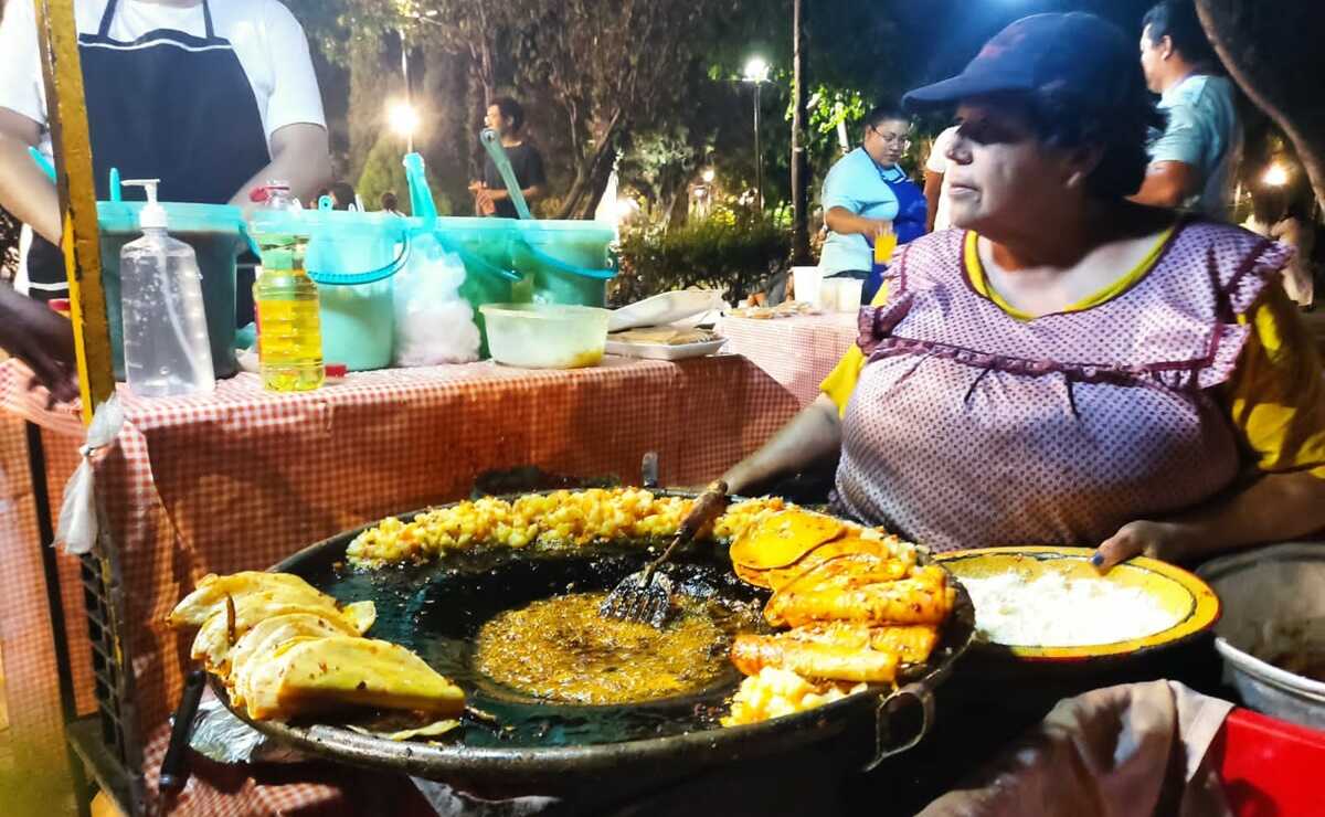 Los emblemáticos tacos rojos de Tequis, 63 años deleitando el paladar de los potosinos. Fotos: Regina Arellano