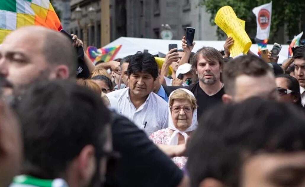 EU pide a Argentina garantizar que Evo Morales "no abuse de su estatus"