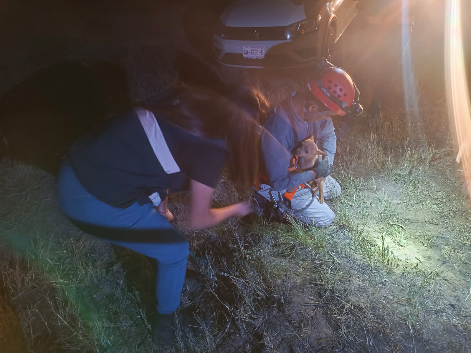 Rescatan a perritos de un pozo en el municipio de Soledad