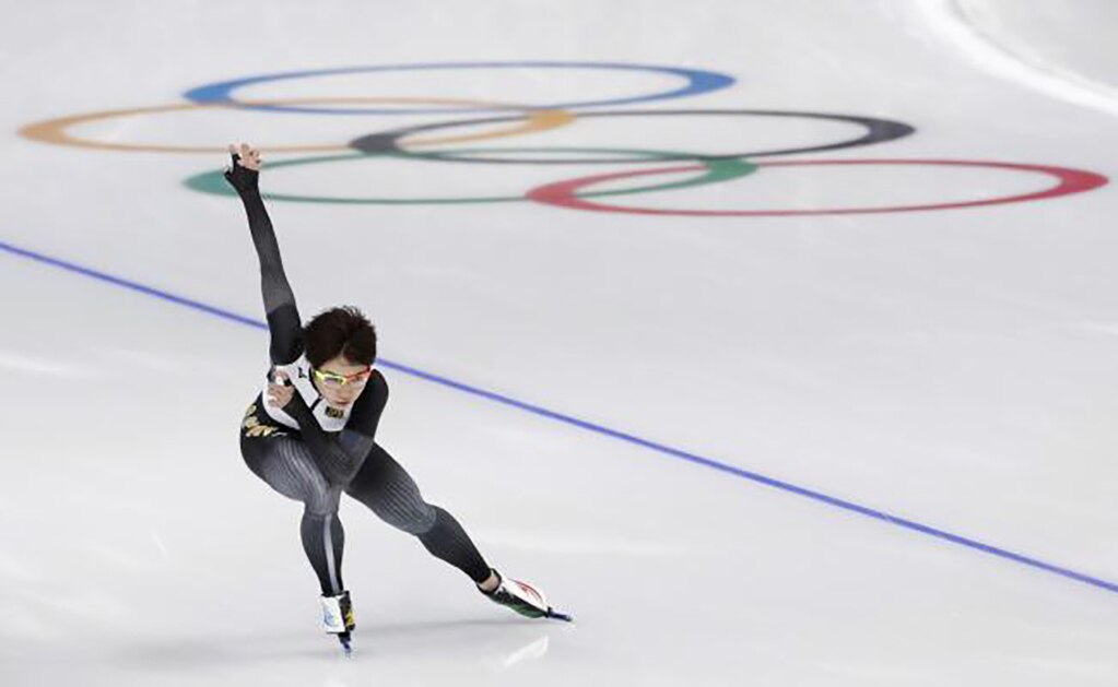 Nao Kodaira impone récord olímpico en patinaje de velocidad