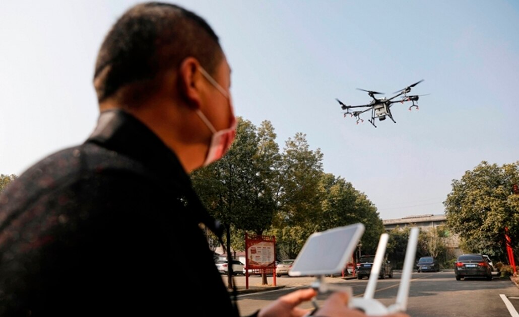 Con drones alertan a residentes chinos sobre el coronavirus