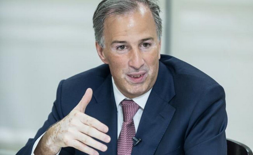 Héctor de Mauleón, Francisco Martín Moreno, José Antonio Meade y Salvador García Soto en las instalaciones de EL UNIVERSAL.