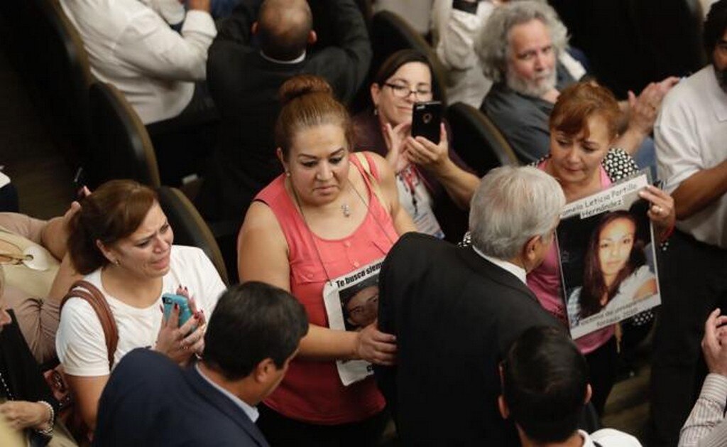  AMLO pide a víctimas perdonar en primer foro de paz