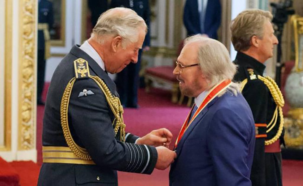 Barry Gibb, el último de los Bee Gees, es Caballero del Imperio británico