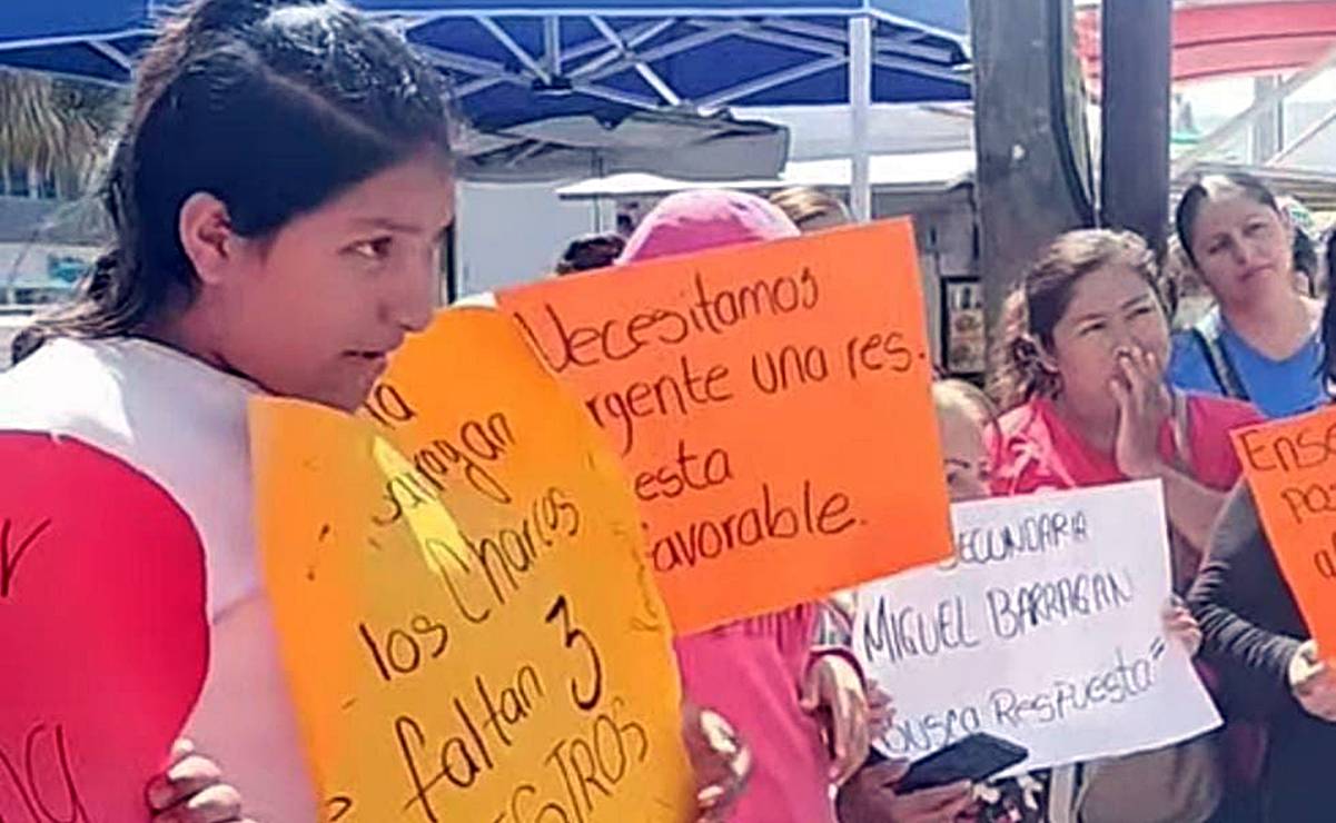 Protestan maestros de telesecundaria en Tierra Nueva, SLP; exigen plantilla completa de docentes